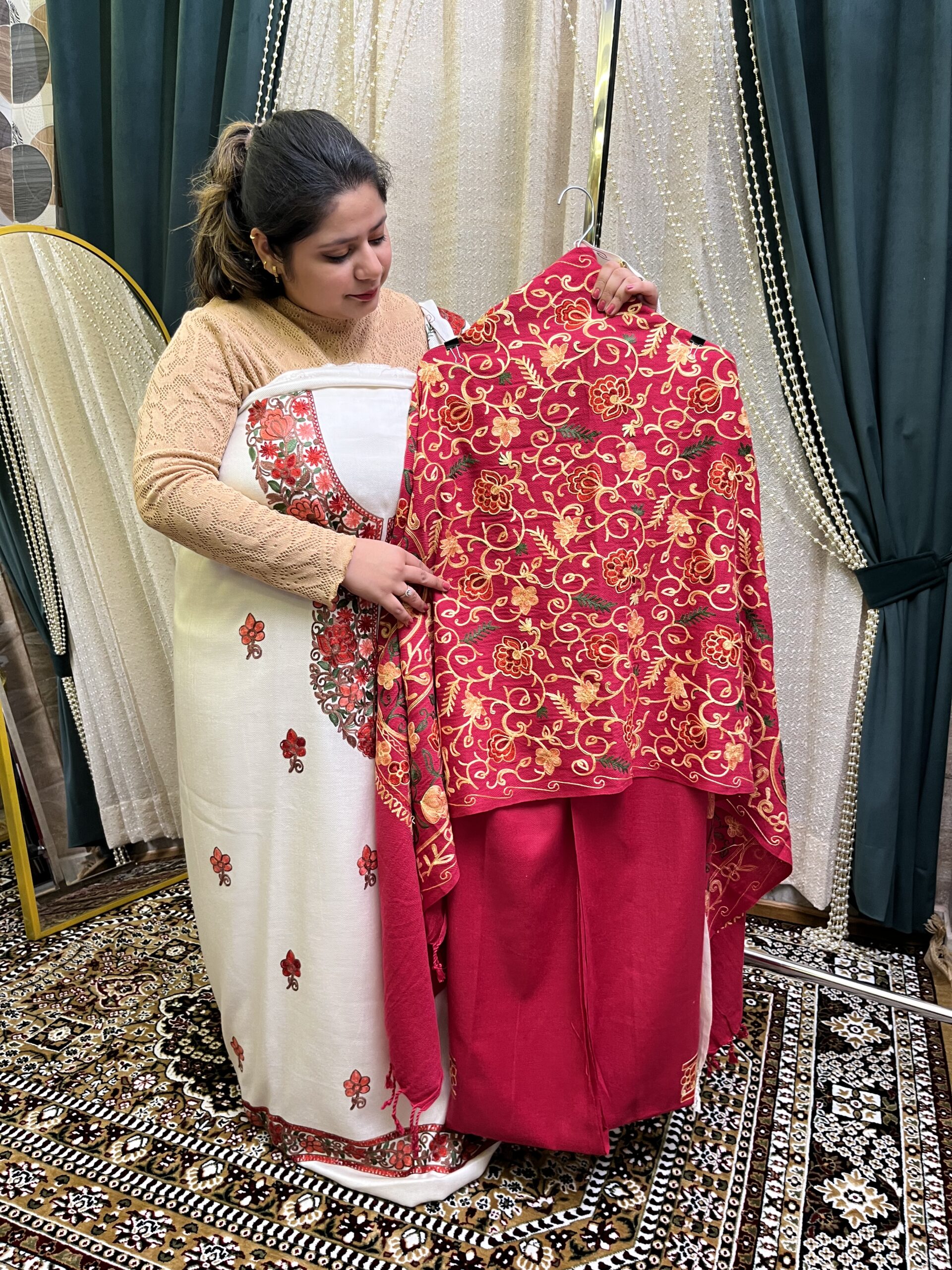 White Kashmiri Pashmina W028 - Image 4