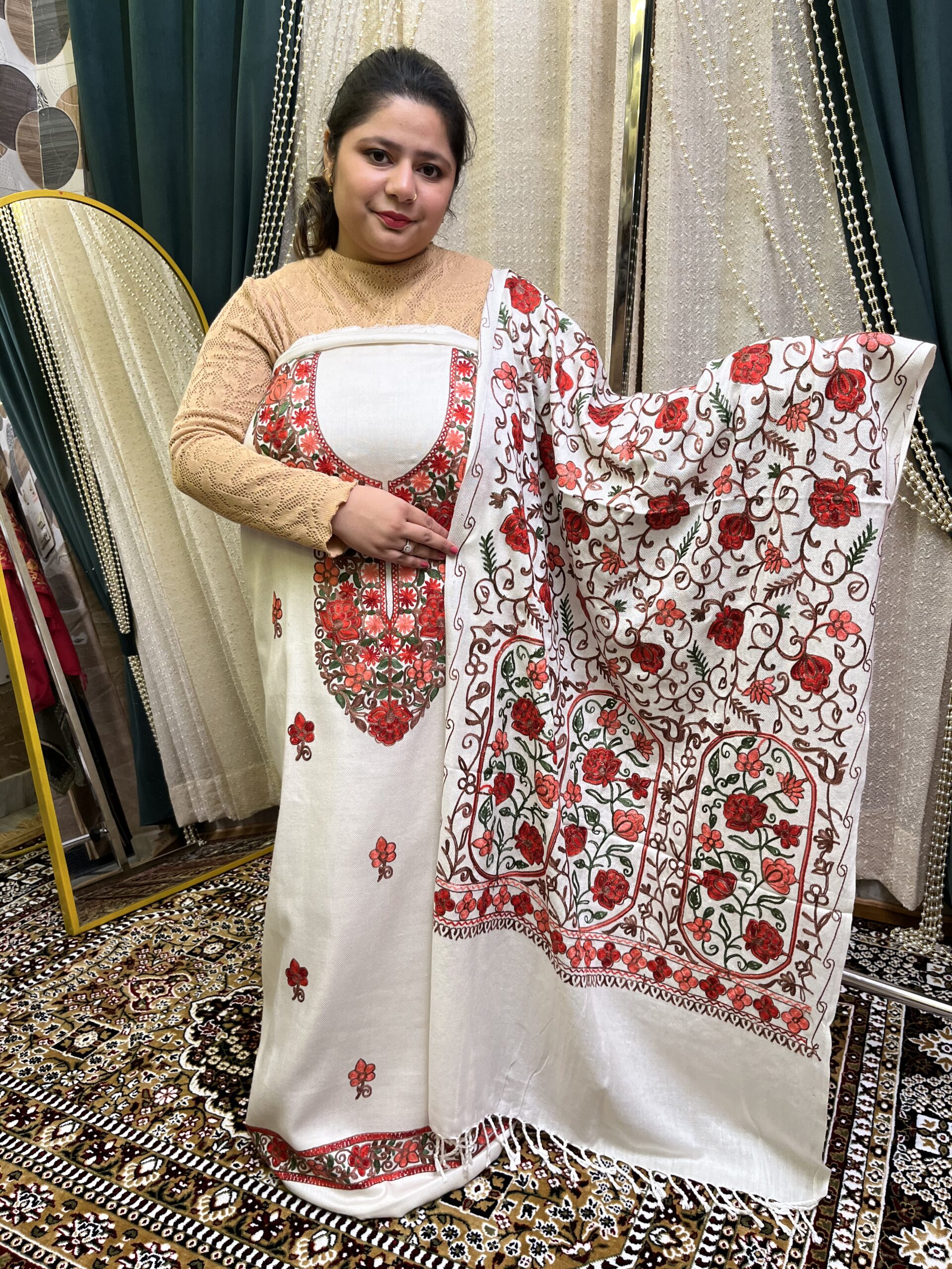 White Kashmiri Pashmina W028 - Image 5