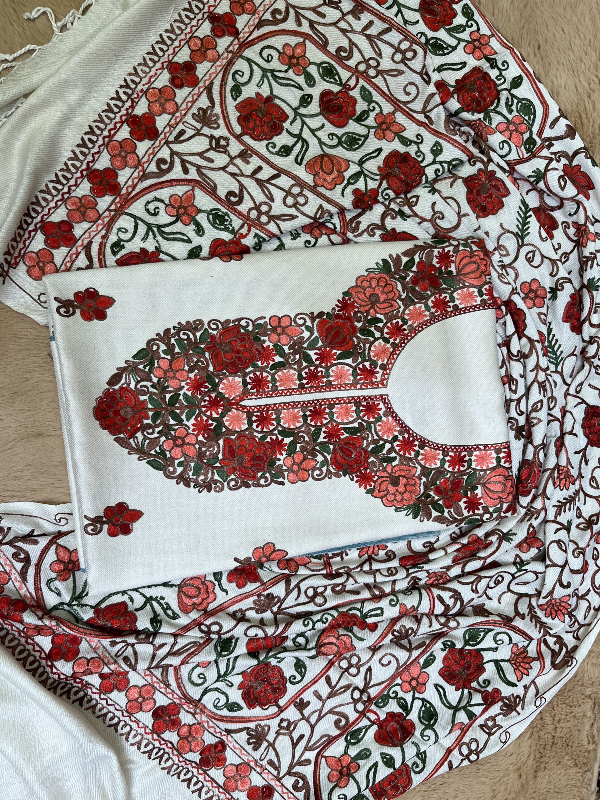 White Kashmiri Pashmina W028 - Image 6