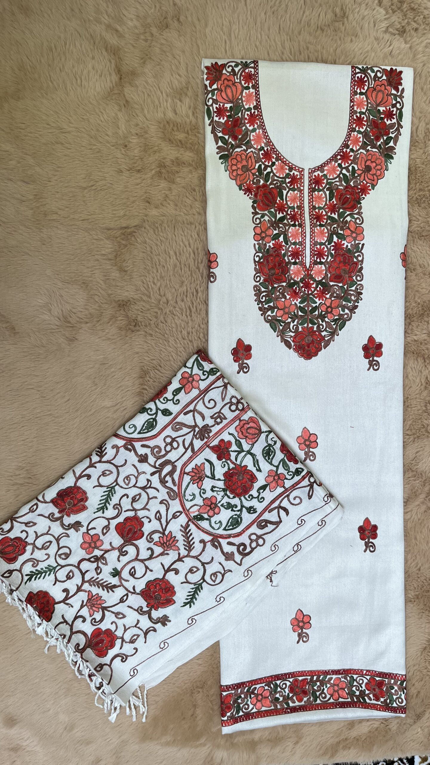 White Kashmiri Pashmina W028 - Image 2